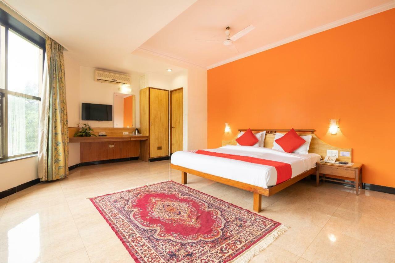 Oyo 44695 Hotel Mango Sawantwadi Buitenkant foto