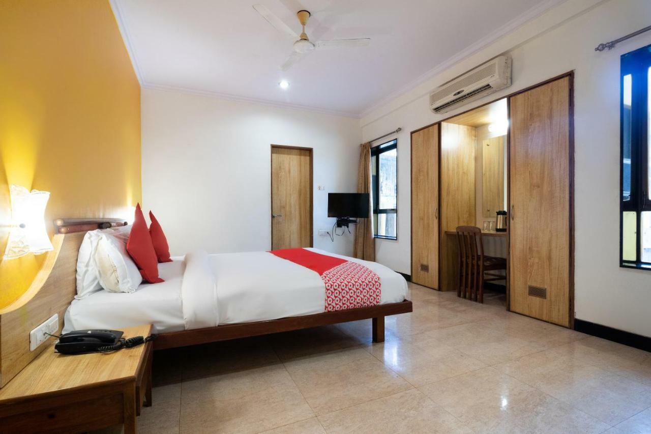 Oyo 44695 Hotel Mango Sawantwadi Buitenkant foto