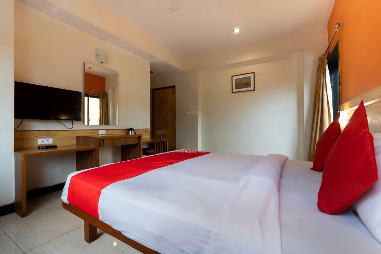 Oyo 44695 Hotel Mango Sawantwadi Buitenkant foto