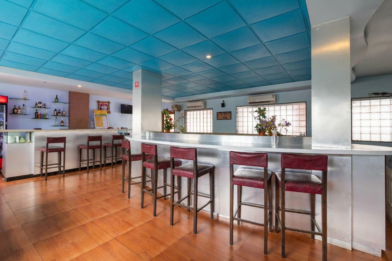 Oyo 44695 Hotel Mango Sawantwadi Buitenkant foto